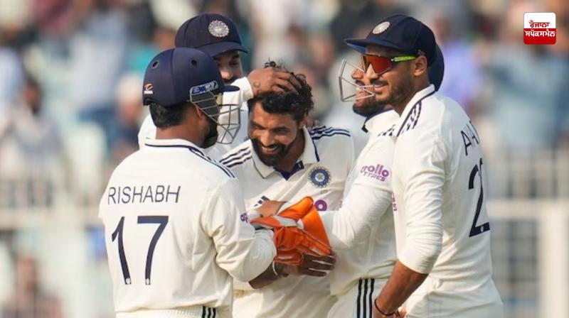 South Africa finished the second day's play at 93 for 7