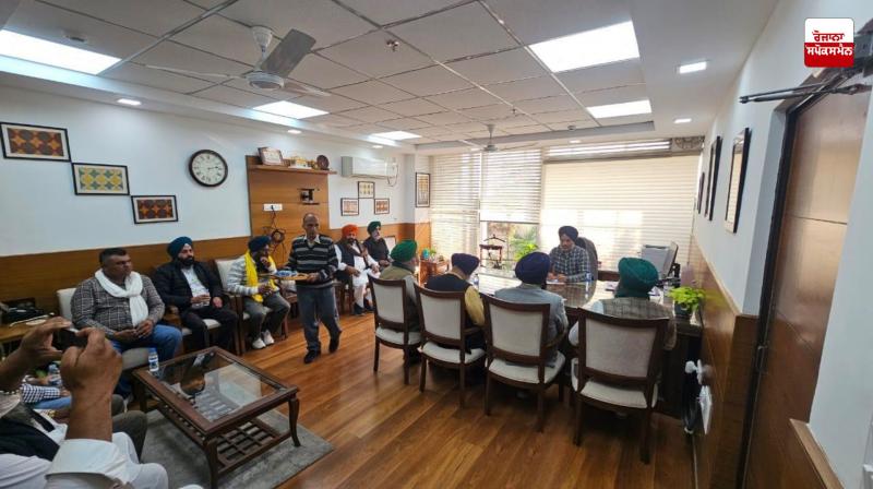 Protest in front of Jalandhar Secretariat regarding sugarcane demands