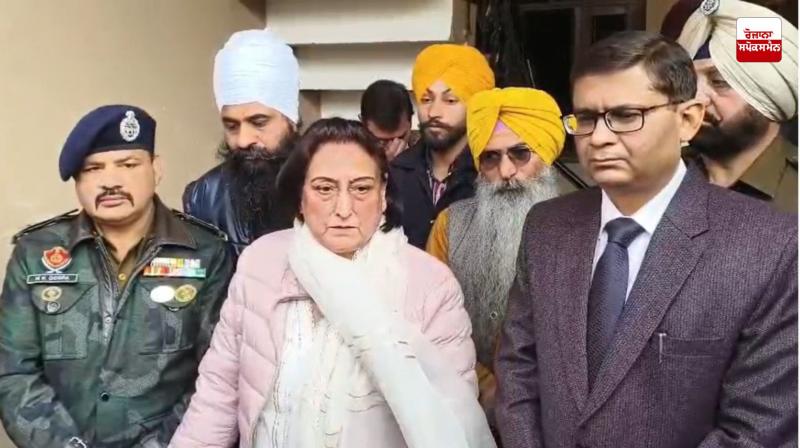 Chairperson of Women's Commission and Child Commissioner meet the family of the deceased girl