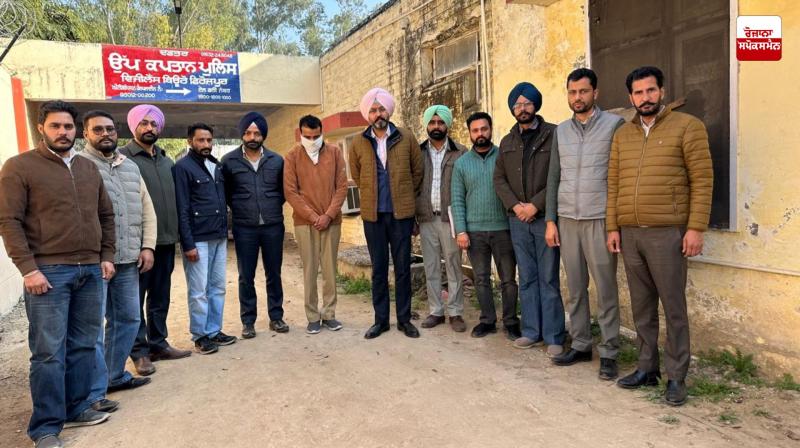 Constable caught red-handed while taking bribe of Rs 10,000