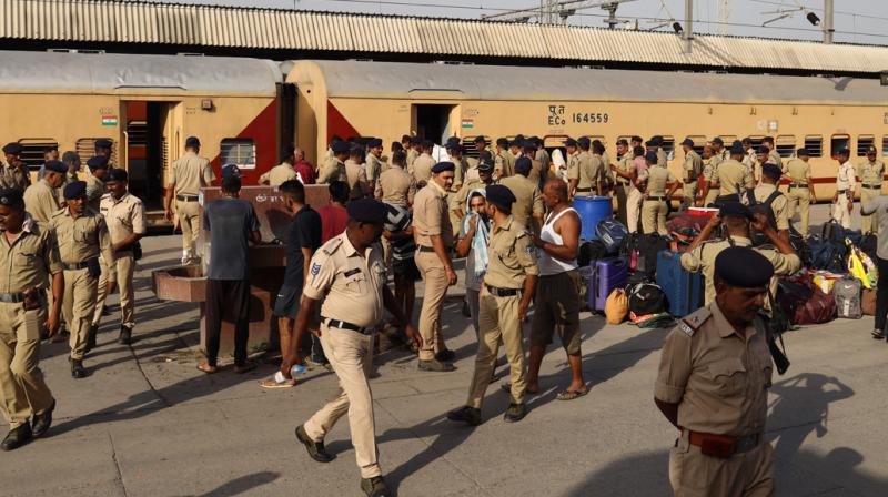 7 companies of Gujarat Police reached Punjab 7 companies of Gujarat Police reached Punjab