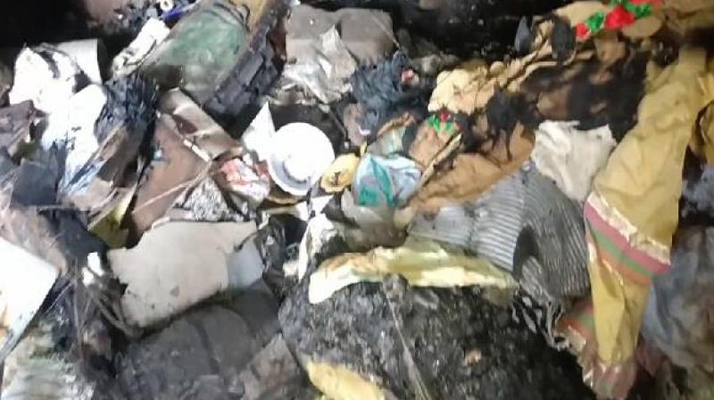 Before Diwali, used with a poor family, the house caught fire Before Diwali, used with a poor family, the house caught fire