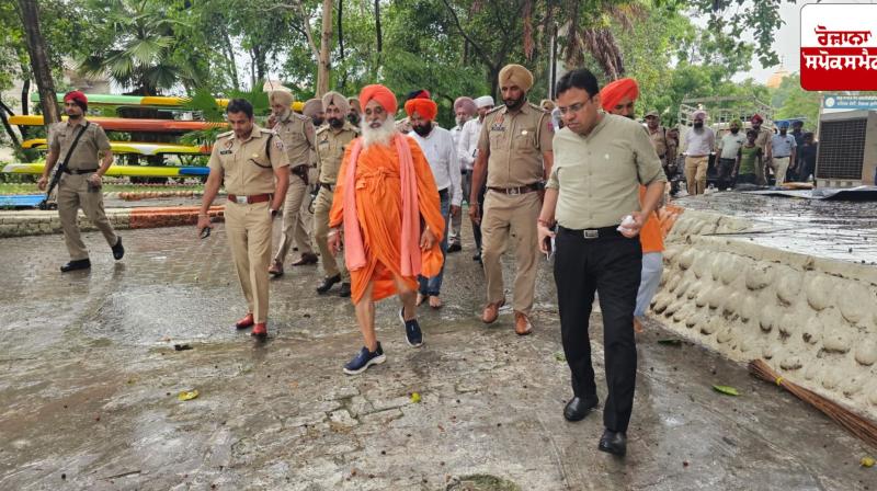 Sri Andhakhand Path begins to celebrate the 25th anniversary of the holy Bein Sri Andhakhand Path begins to celebrate the 25th anniversary of the holy Bein