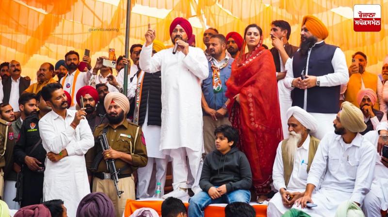 ਸਾਬਕਾ ਮੁੱਖ ਮੰਤਰੀ ਚਰਨਜੀਤ ਸਿੰਘ ਚੰਨੀ ਗਿੱਦੜਬਾਹਾ ਤੋਂ ਲੋਕਾਂ ਨੂੰ ਸੰਬੋਧਨ ਕਰਦੇ ਹੋਏ ਸਾਬਕਾ ਮੁੱਖ ਮੰਤਰੀ ਚਰਨਜੀਤ ਸਿੰਘ ਚੰਨੀ ਗਿੱਦੜਬਾਹਾ ਤੋਂ ਲੋਕਾਂ ਨੂੰ ਸੰਬੋਧਨ ਕਰਦੇ ਹੋਏ