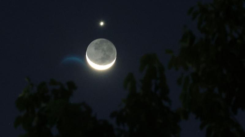A rare coincidence seen in the sky, the star Venus disappeared behind the moon