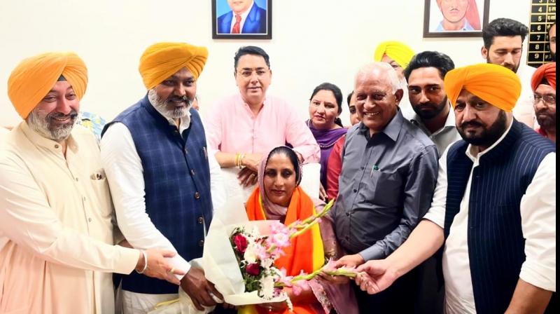 ਪ੍ਰੋ. ਜਸਵੀਰ ਕੌਰ ਸ਼ੇਰਗਿੱਲ ਨੇ ਮਾਰਕੀਟ ਕਮੇਟੀ ਦਿੜ੍ਹਬਾ ਦੇ ਚੇਅਰਪਰਸਨ ਵਜੋ ਅਹੁਦਾ ਸੰਭਾਲਿਆ ਪ੍ਰੋ. ਜਸਵੀਰ ਕੌਰ ਸ਼ੇਰਗਿੱਲ ਨੇ ਮਾਰਕੀਟ ਕਮੇਟੀ ਦਿੜ੍ਹਬਾ ਦੇ ਚੇਅਰਪਰਸਨ ਵਜੋ ਅਹੁਦਾ ਸੰਭਾਲਿਆ