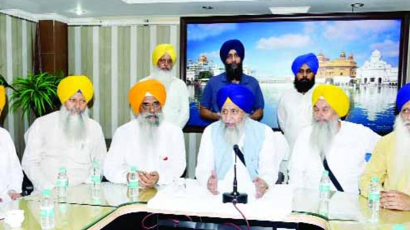 Bhai Gobind Singh Longowal Talking with Others Bhai Gobind Singh Longowal Talking with Others