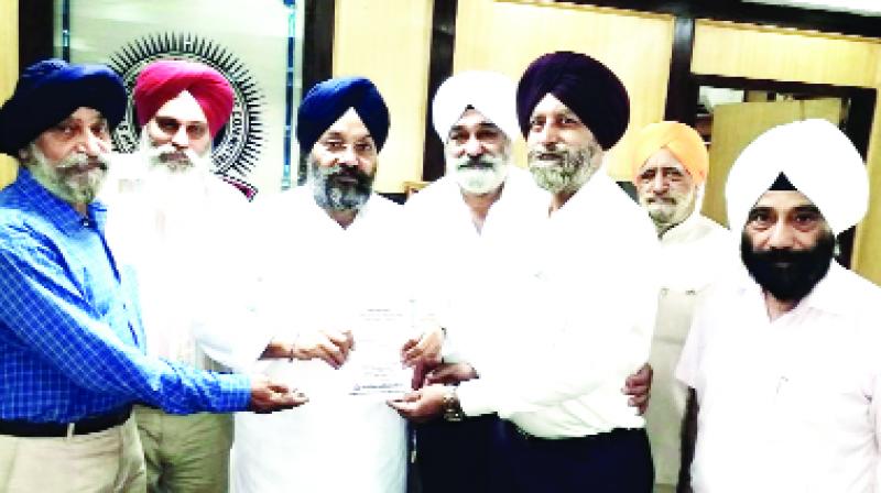 Giving Invitation to Manjit Singh GK Giving Invitation to Manjit Singh GK
