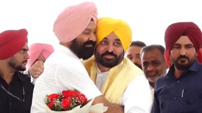 Dimpy Dhillon joined the Aam Aadmi Party Dimpy Dhillon joined the Aam Aadmi Party
