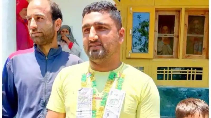Kashmiri youth who became millionaires overnight, won Rs 2 crore on 'Dream 11' app Kashmiri youth who became millionaires overnight, won Rs 2 crore on 'Dream 11' app