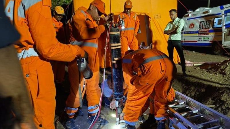 Innocent girl who fell in the borewell Amreli Borewell Accident News Innocent girl who fell in the borewell Amreli Borewell Accident News