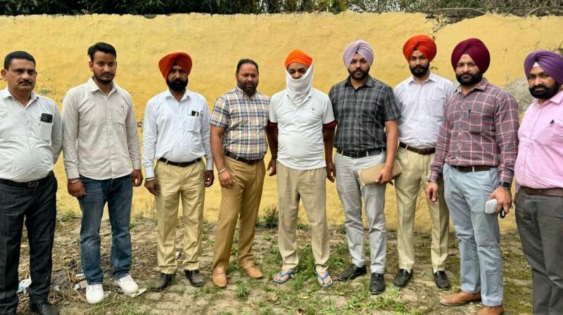ASI Nachhatar Singh caught taking Rs 5000 bribe from Vigilance ASI Nachhatar Singh caught taking Rs 5000 bribe from Vigilance