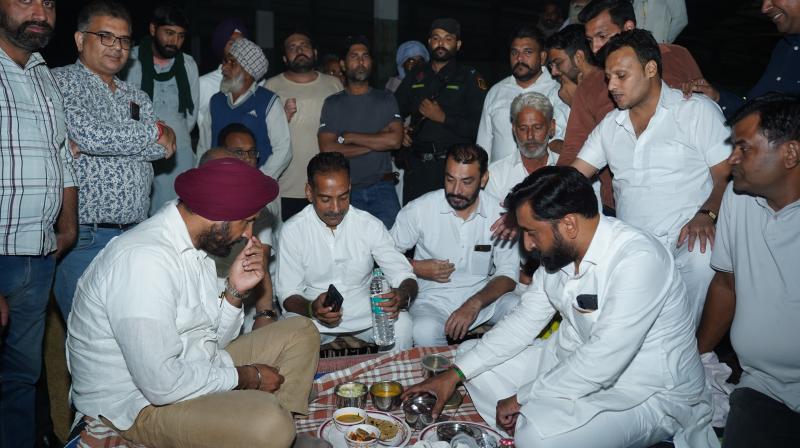 State Congress President spends the night at Dana Mandi Bharu, Giddarbaha with farmers regarding the demand for paddy purchase at Giddarbaha. State Congress President spends the night at Dana Mandi Bharu, Giddarbaha with farmers regarding the demand for paddy purchase at Giddarbaha.