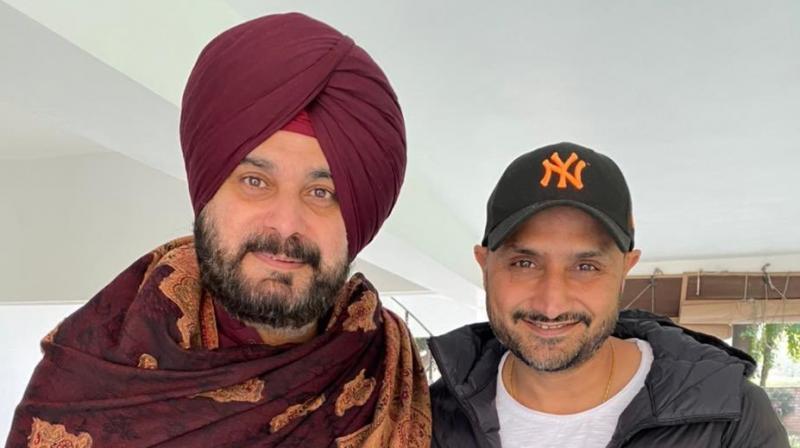 Harbhajan Singh Meets Navjot Singh Sidhu