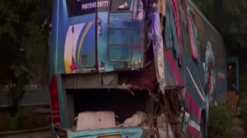 2 buses collide on Greater Noida Expressway 2 buses collide on Greater Noida Expressway