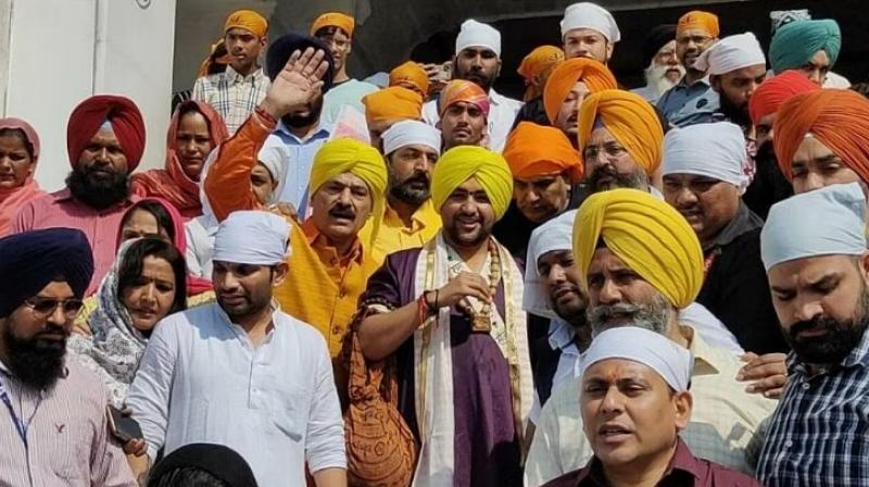 Bageshwar Baba arrived to pay obeisance at Sri Darbar Sahib Bageshwar Baba arrived to pay obeisance at Sri Darbar Sahib