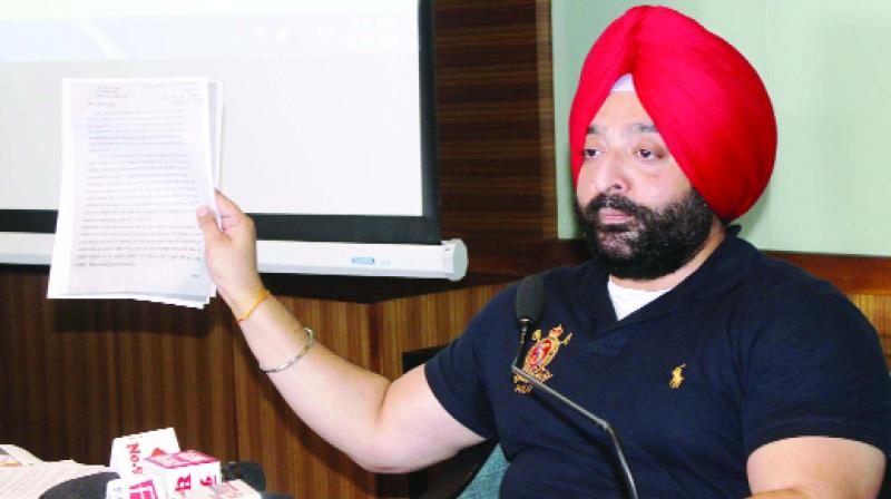 Inderbir Singh Bolaria addressing the press. Inderbir Singh Bolaria addressing the press.