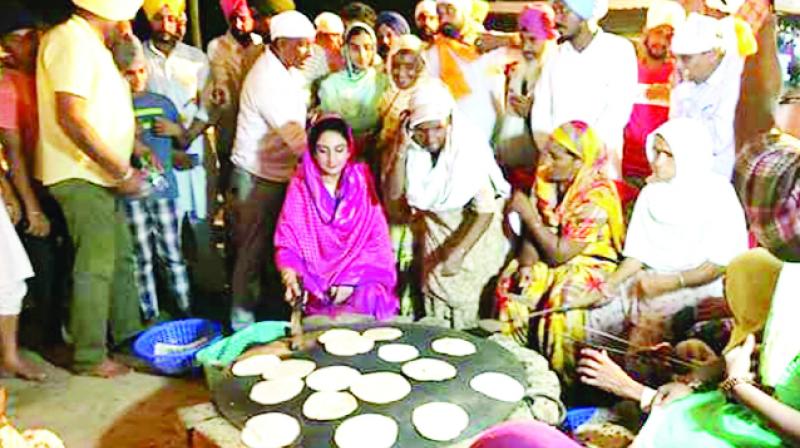 Union Minister Harsimrat Kaur Badal gave her  service of the langar