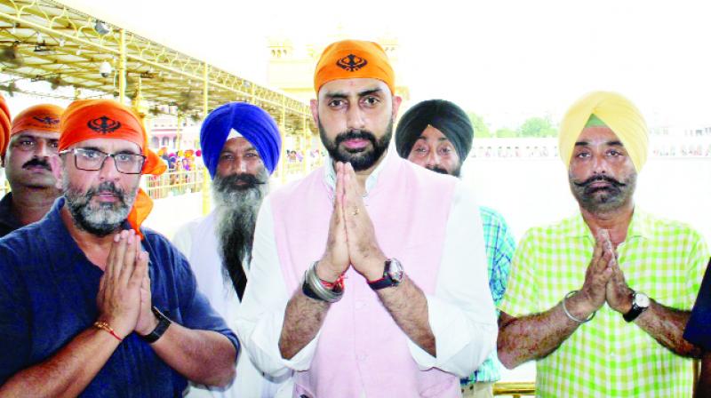 Bollywood actor Abhishek Bachchan at Sachkhand Harmandir Sahib