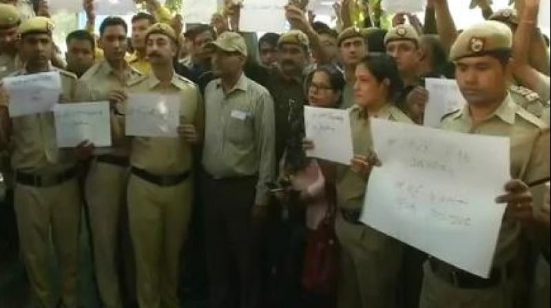 Delhi Police Protesting