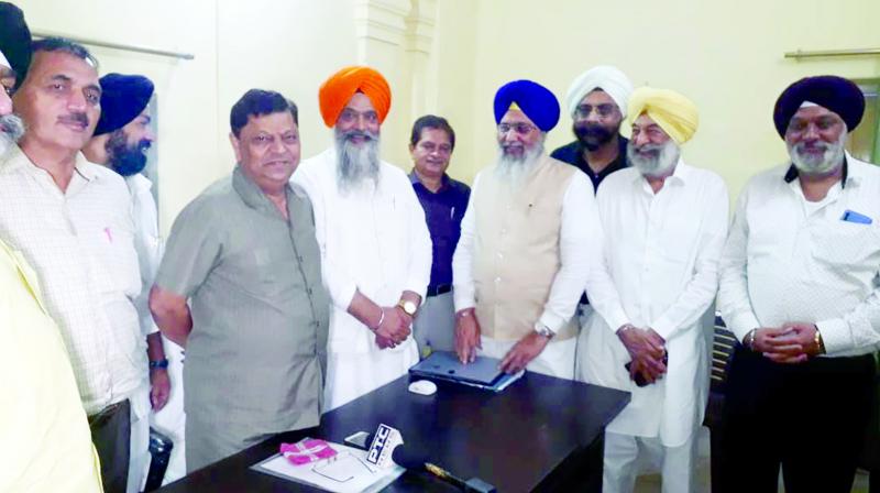 Bhai Gobind Singh Longowal and others meet SIT Bhai Gobind Singh Longowal and others meet SIT