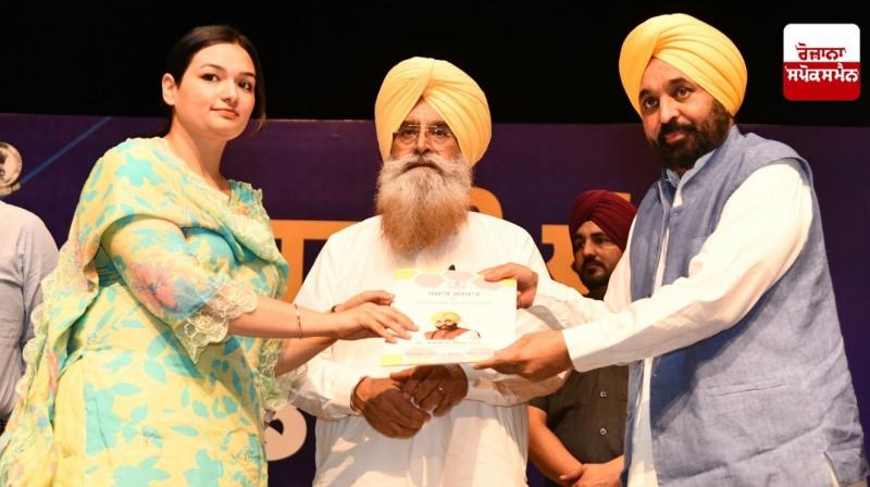 ਮੁੱਖ ਮੰਤਰੀ ਵੱਲੋਂ ਨਵੇਂ ਭਰਤੀ ਹੋਏ ਨੌਜਵਾਨਾਂ ਨੂੰ ਭ੍ਰਿਸ਼ਟਾਚਾਰ ਅਤੇ ਨਸ਼ਿਆਂ ਵਿਰੁੱਧ ਜੰਗ ਦੇ ਸਿਪਾਹੀ ਬਣਨ ਦਾ ਸੱਦਾ ਮੁੱਖ ਮੰਤਰੀ ਵੱਲੋਂ ਨਵੇਂ ਭਰਤੀ ਹੋਏ ਨੌਜਵਾਨਾਂ ਨੂੰ ਭ੍ਰਿਸ਼ਟਾਚਾਰ ਅਤੇ ਨਸ਼ਿਆਂ ਵਿਰੁੱਧ ਜੰਗ ਦੇ ਸਿਪਾਹੀ ਬਣਨ ਦਾ ਸੱਦਾ