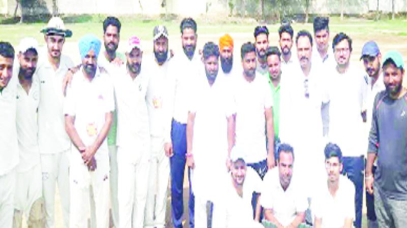 Vinod Mittal With Players Vinod Mittal With Players