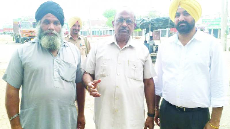 Babu Parkash Chand Garg in talks with Spokesman Babu Parkash Chand Garg in talks with Spokesman