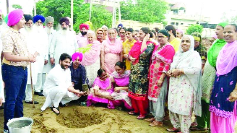 Planting Plantation MLA Dalveer Singh Goldy Planting Plantation MLA Dalveer Singh Goldy