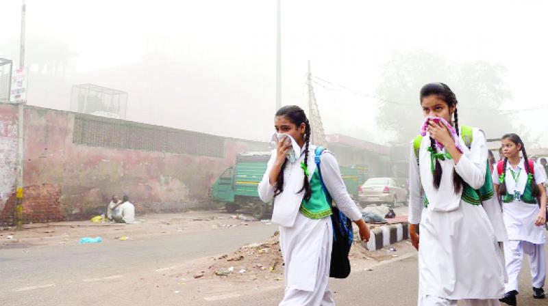 School girl going in the Pollution