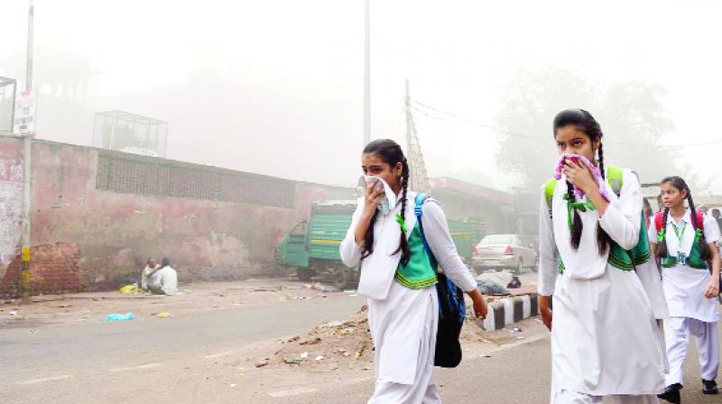 School girl going in the Pollution School girl going in the Pollution