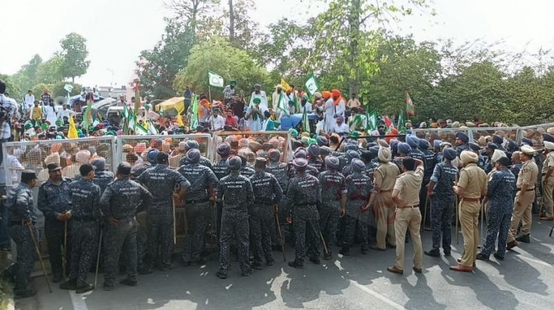 Farmers march towards Chandigarh breaking barricades Farmers march towards Chandigarh breaking barricades