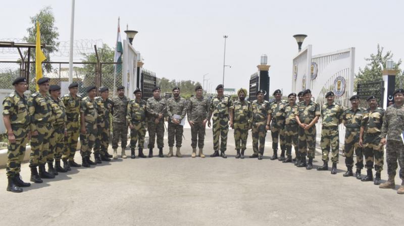 BSF DIG Prabhakar Joshi holds high level meeting with Pak Razors at Zero Line to curb drone activities BSF DIG Prabhakar Joshi holds high level meeting with Pak Razors at Zero Line to curb drone activities