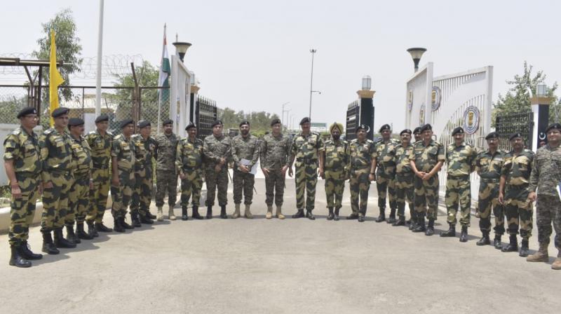  BSF DIG Prabhakar Joshi holds high level meeting with Pak Razors at Zero Line to curb drone activities