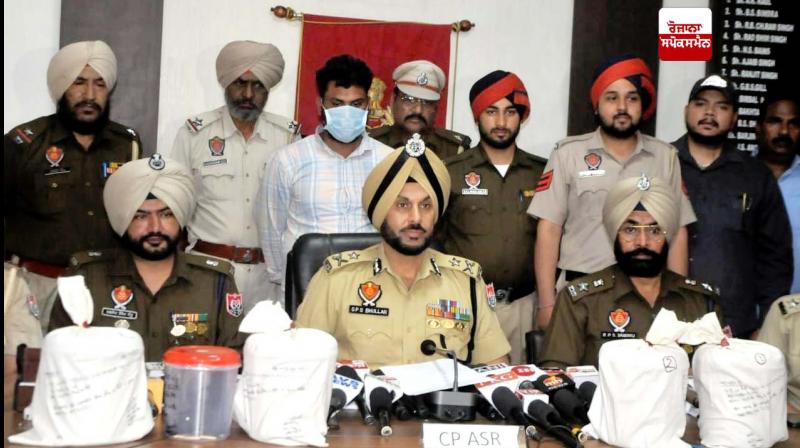Amritsar Commissionerate Police busts drug smuggling gang from across border Amritsar Commissionerate Police busts drug smuggling gang from across border