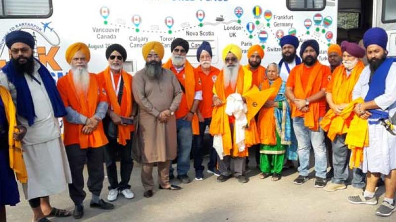 Shiromani Committee honors Sikh pilgrims on World Bus trip from Canada