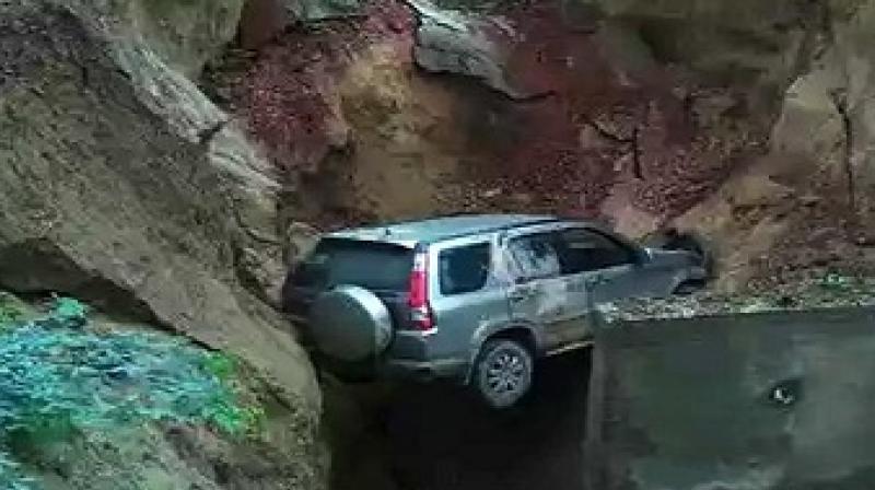 SUV Falls Into Ditch, Then Rescue Botch-Up
