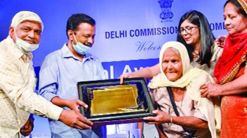 Delhi CM Arvind Kejriwal honours Punjab's ‘dadi’ 