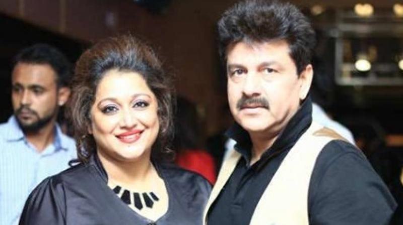 Manoj Prabhakar and wife Manoj Prabhakar and wife