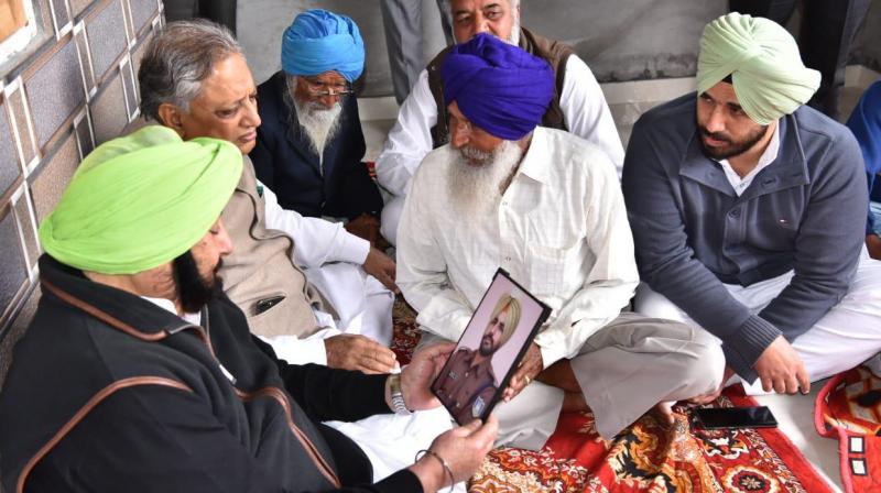 Captain Amarinder Singh with family of Shaheed Kulwinder Singh