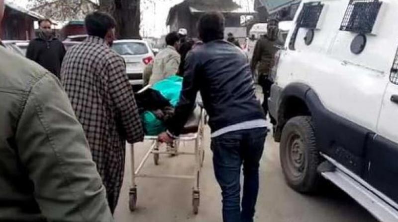 In the shoppers, the women's SPO was shot dead by militants outside the house In the shoppers, the women's SPO was shot dead by militants outside the house