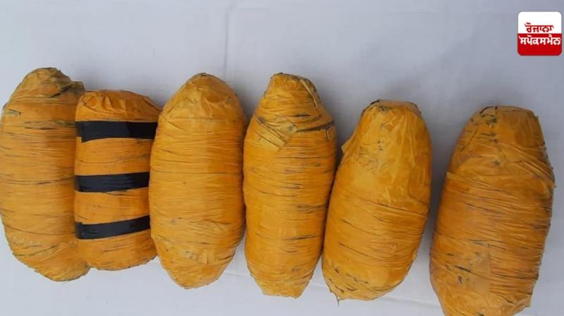 6 packets of heroin, a pistol, magazine and 50 live ammunition recovered from Ferozepur border 6 packets of heroin, a pistol, magazine and 50 live ammunition recovered from Ferozepur border