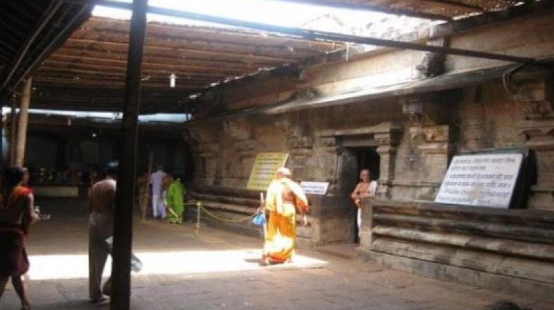 Dress code applied in the Mahableshwar Temple