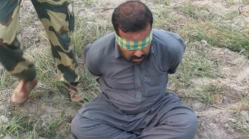 BSF apprehend two infiltrators, recovered the ID of the Pakistani Army card card BSF apprehend two infiltrators, recovered the ID of the Pakistani Army card card