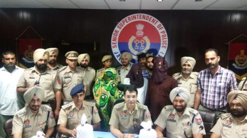 Police arrest three smugglers Police arrest three smugglers