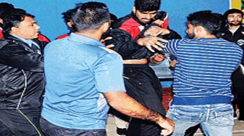 Players fought in front of the sports minister... Players fought in front of the sports minister...