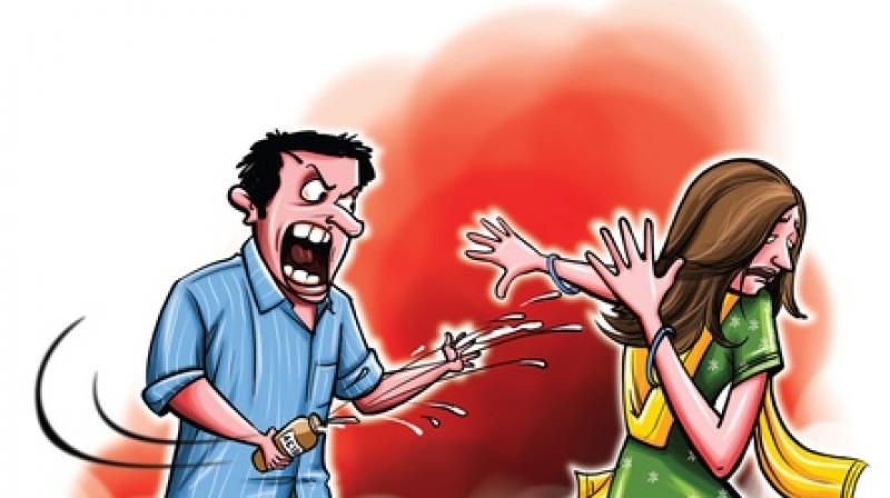 Acid thrown on a 25-year-old girl Acid thrown on a 25-year-old girl