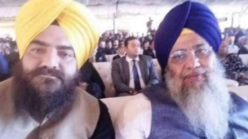 Photo of SGPC President with Kahalistani terrorist Photo of SGPC President with Kahalistani terrorist