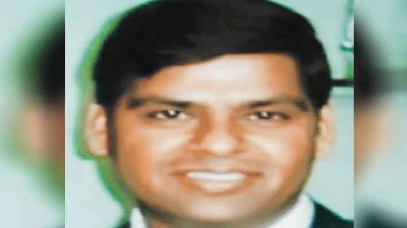 Engineer burned alive due to fire in car Engineer burned alive due to fire in car