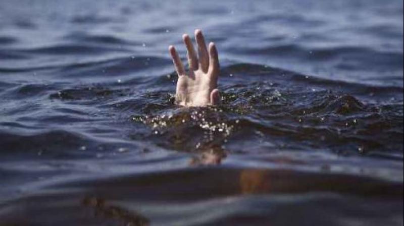 Suicide by four female friends Suicide by four female friends